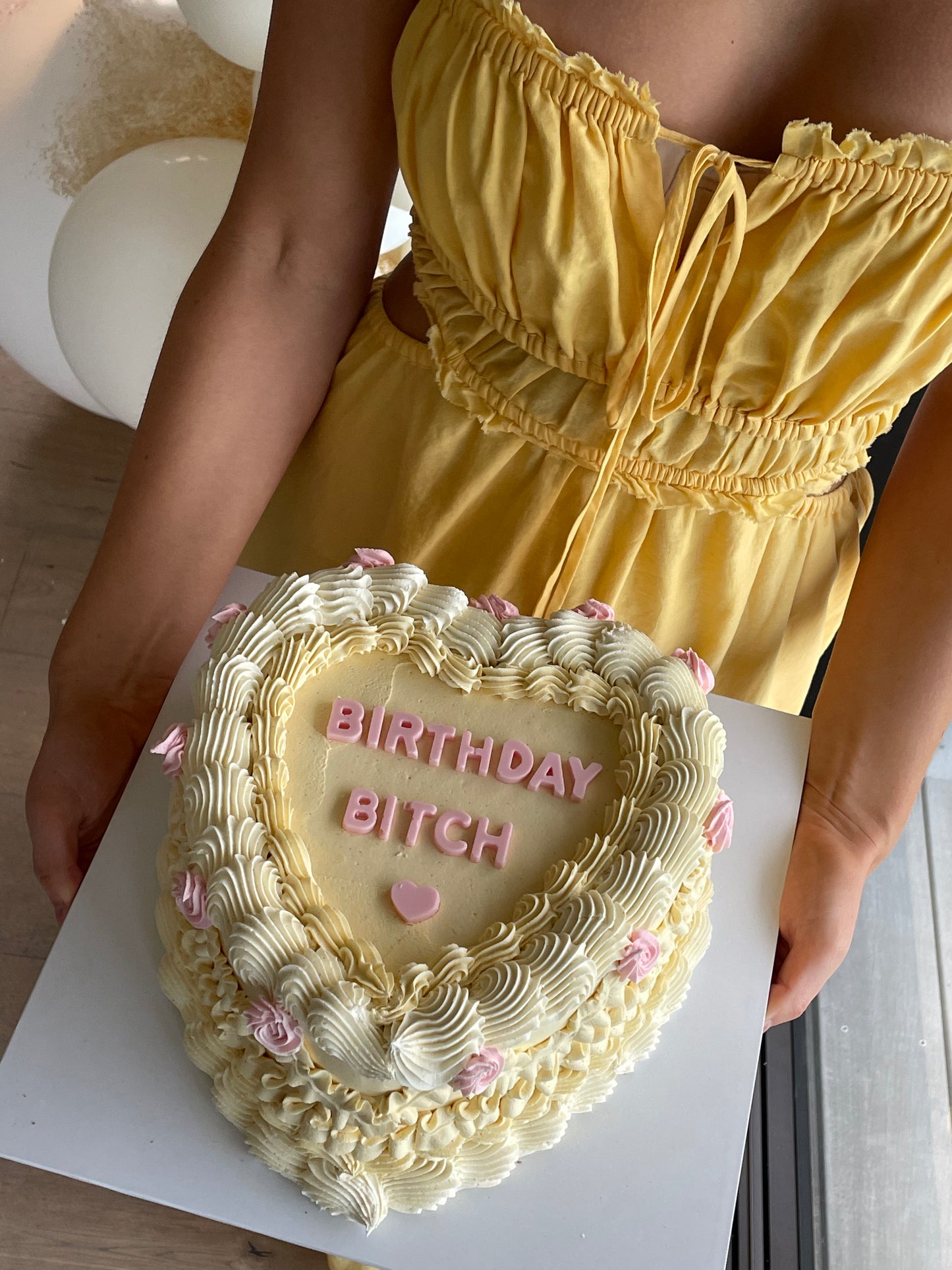 'The Toi' birthday b*tch cake